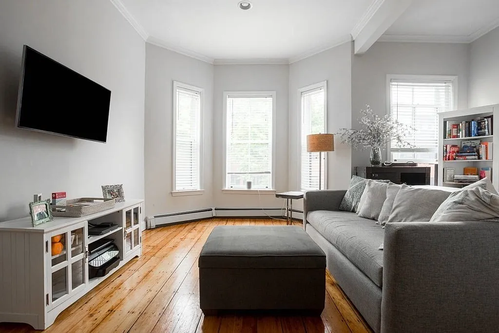 1 bed, 700 sqft, $4,300 — Photo 1