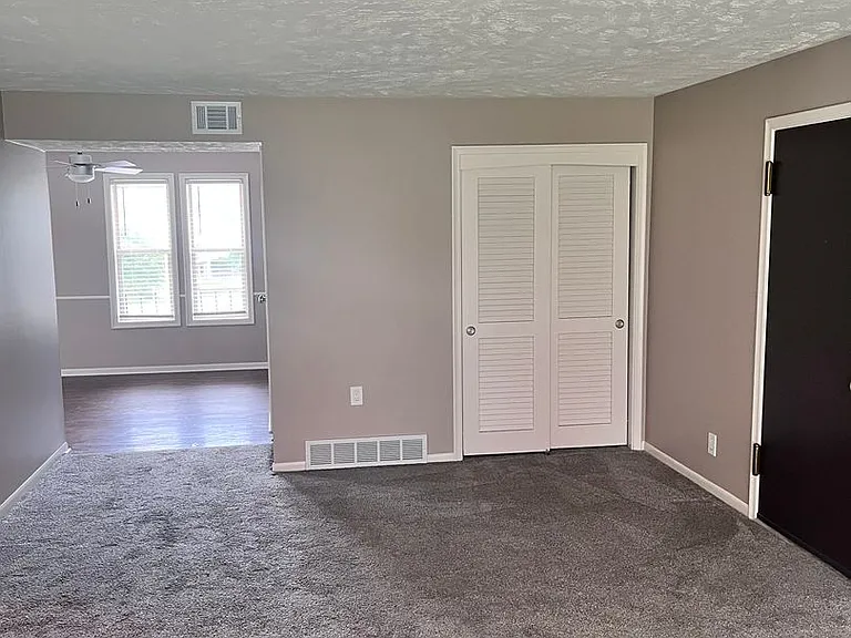 Bristol Square Apartments — Photo 334
