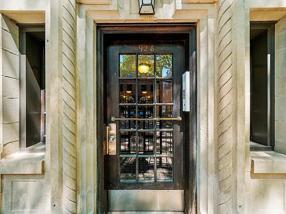 928 W. Ainslie