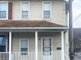 37 E Pennsylvania Ave, Pen Argyl, PA 18072