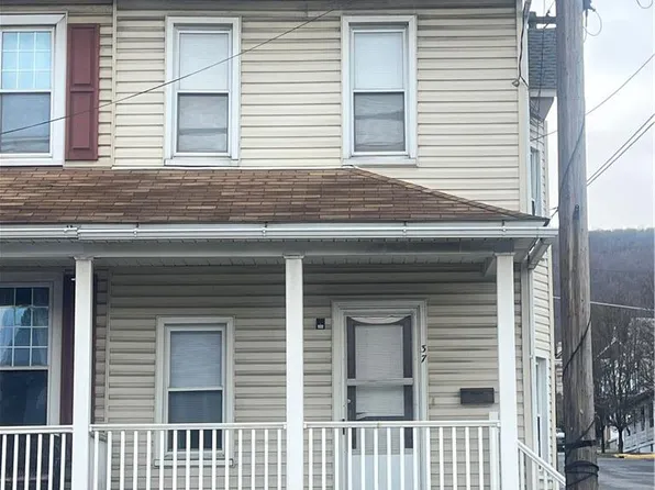 37 E Pennsylvania Ave, Pen Argyl, PA 18072