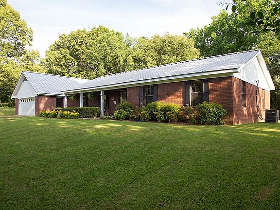 2nd image of 902 Cedarbrook Dr