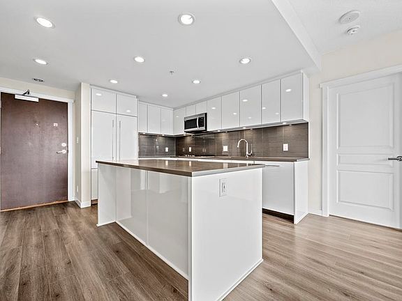 4th image of 3100 Windsor Gate #2404