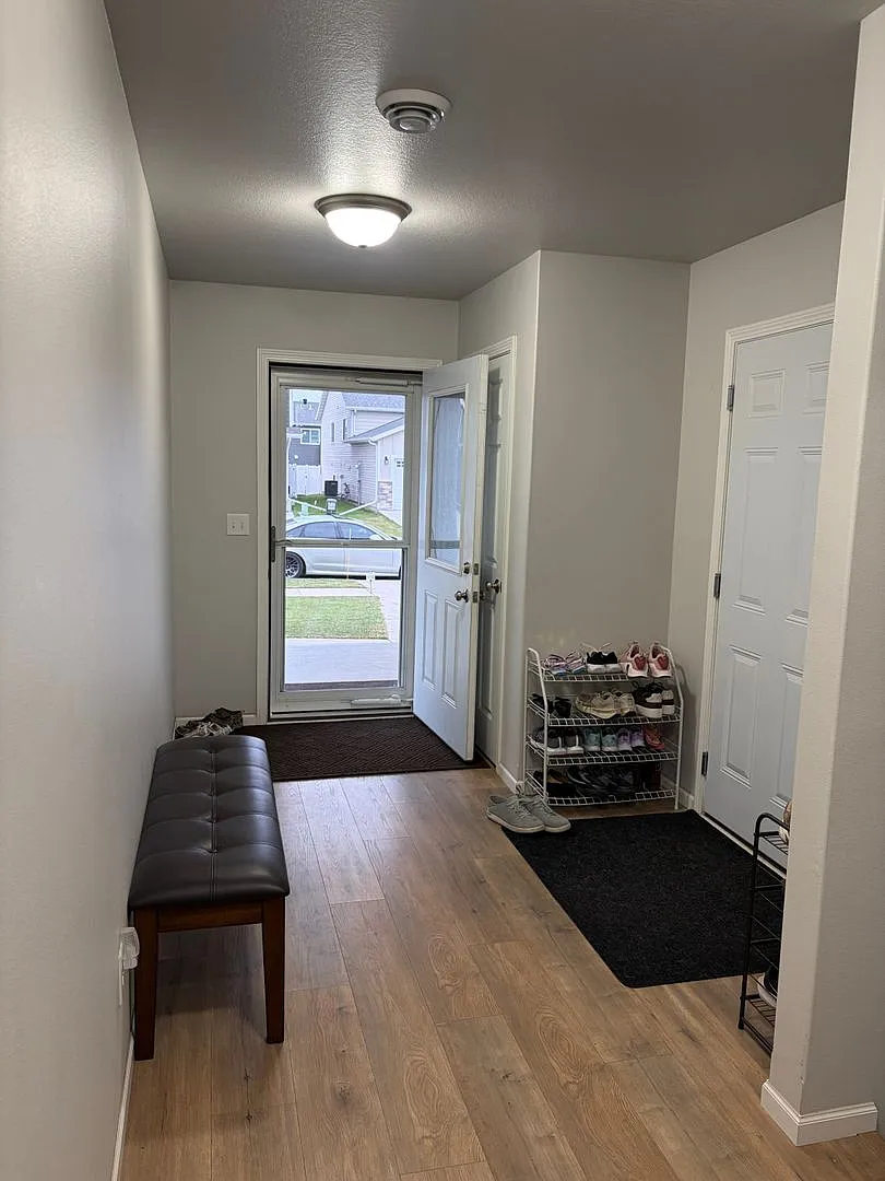 Modern 3-bedroom, 3-bathroom 3-level twin home located in South Grand Forks, ND! — Photo 2