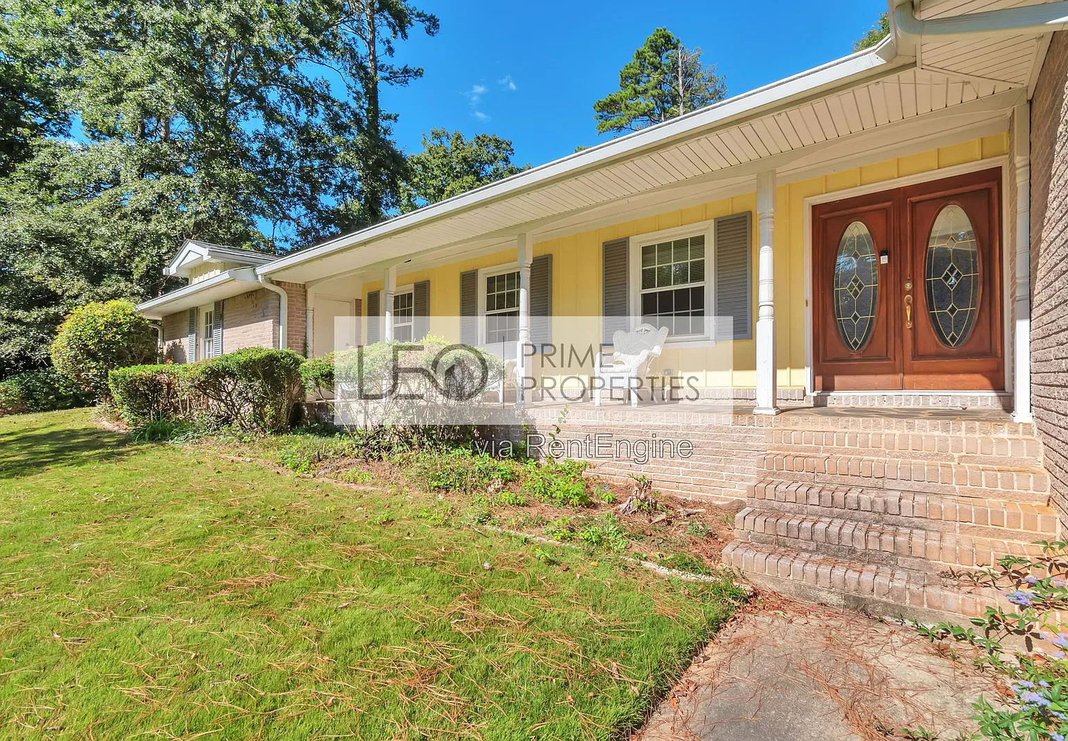 3 bed, 2.0 bath, 2435 sqft, $2,049 — Photo 2