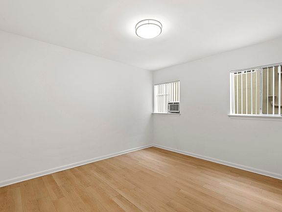5th image of 1227 N Harper Ave #2