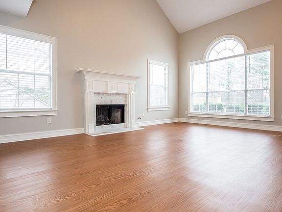 5th image of 32 Arbor Cove Dr