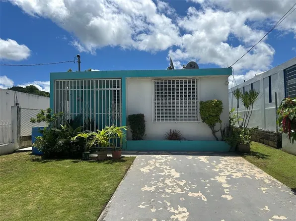 E Eleven G St, Canovanas, PR 00729