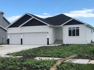 6074 Autumn Dr S, Fargo, ND 58104