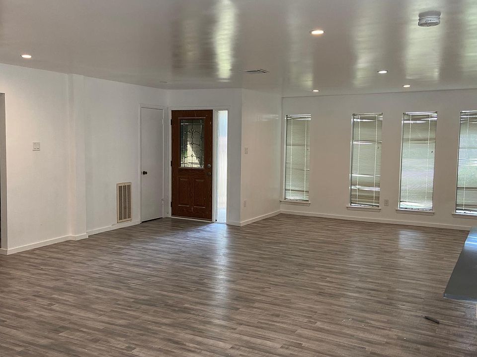 1st image of 15603 Grovespring Dr