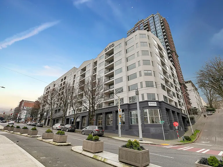 AVIA on Pike Street — Photo 35