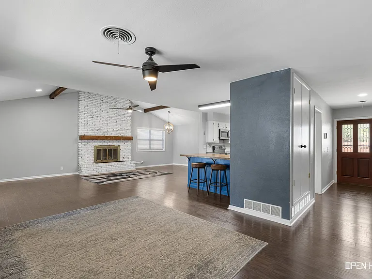 4805 Big Bend Dr — Photo 3
