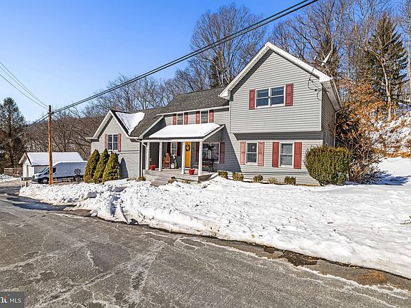 3rd image of 426 Bentley Rd