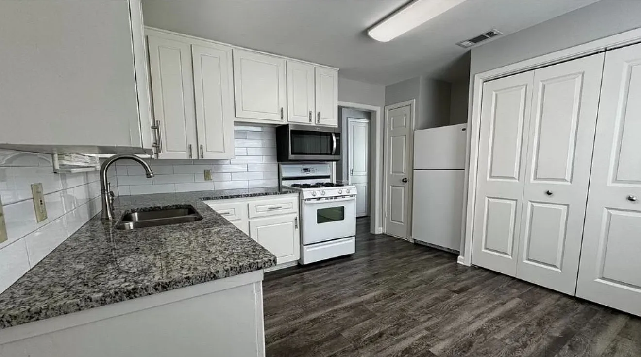 1 bed, 800 sqft, $1,295 — Photo 2