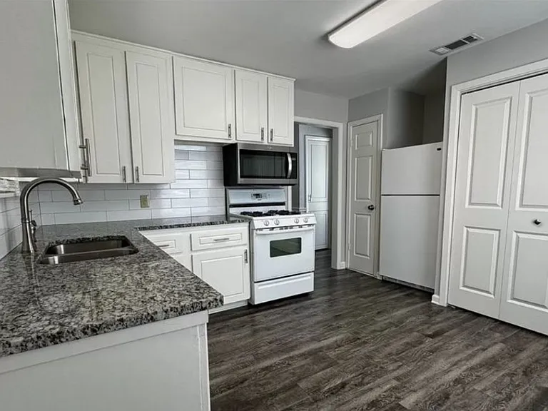 205 Merritt St #1 — Photo 2