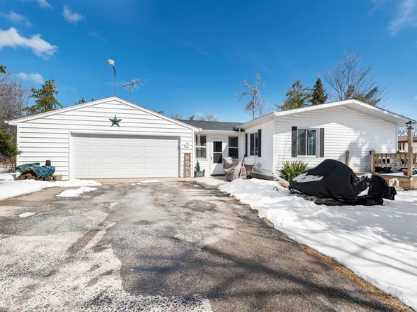 W12632 Timber Ln, Crivitz, WI 54114