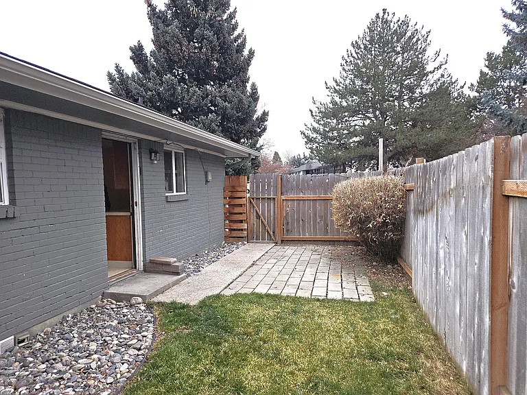 1627 S Martha St — Photo 8