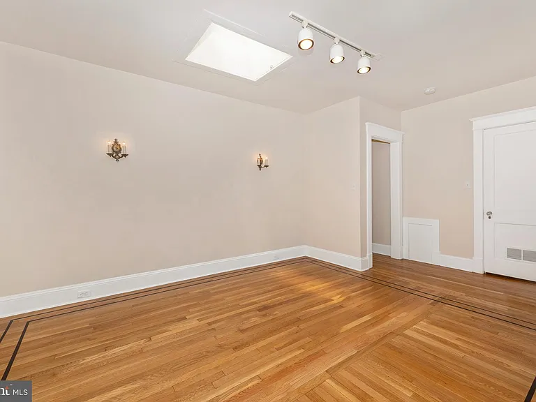 231 N Market St #3 — Photo 7