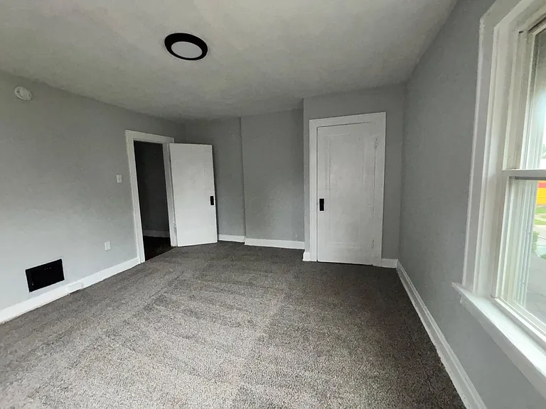 36 N Eureka Ave — Photo 8