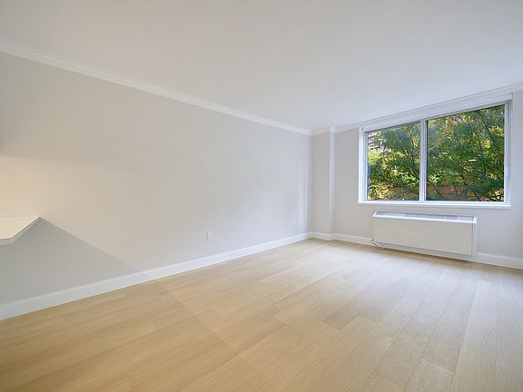 3rd image of 160 Riverside Blvd #160-304