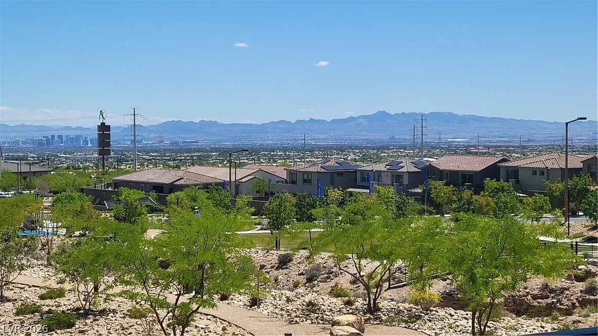 3 bed, 2.5 bath, 1747 sqft, $2,745 — Photo 4