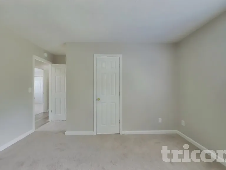 585 Chastleton Dr — Photo 15