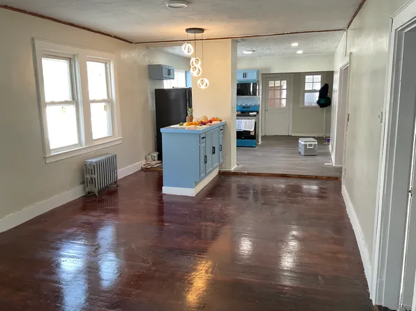 (undisclosed Address), Hyde Park, MA 02136