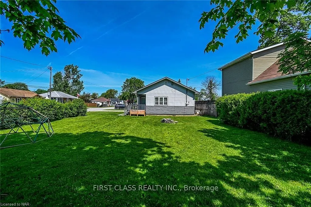 3 bed, $1,980 — Photo 2