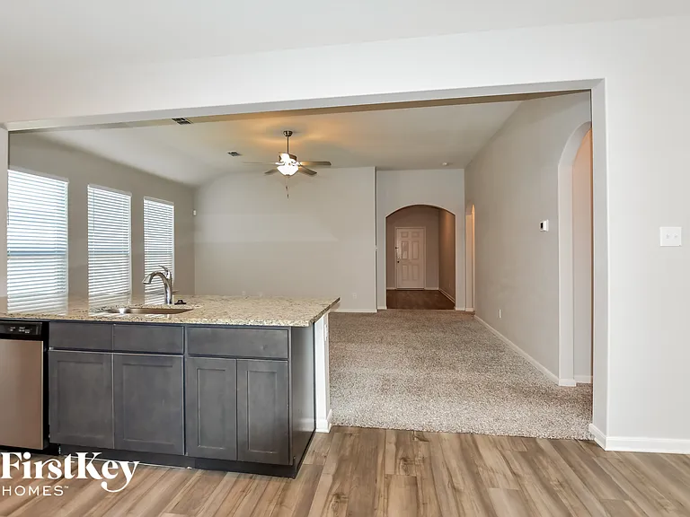 516 Aqueduct Dr — Photo 5