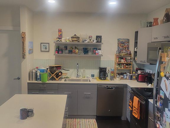 3rd image of 414 W Ross Ave #2-417