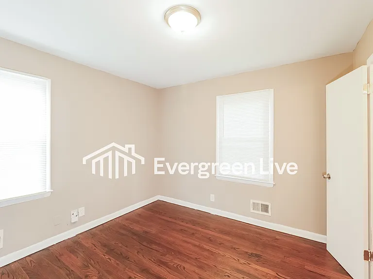 8716 Kentucky Ave — Photo 10