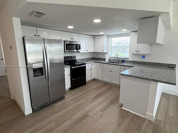 5th image of 1327 SE 8th Pl #1327