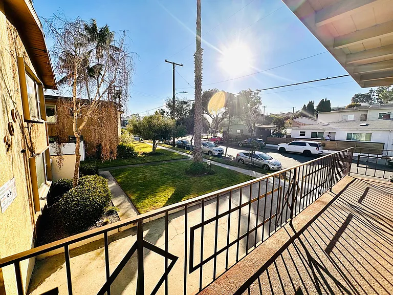1101 E Grand Ave — Photo 142