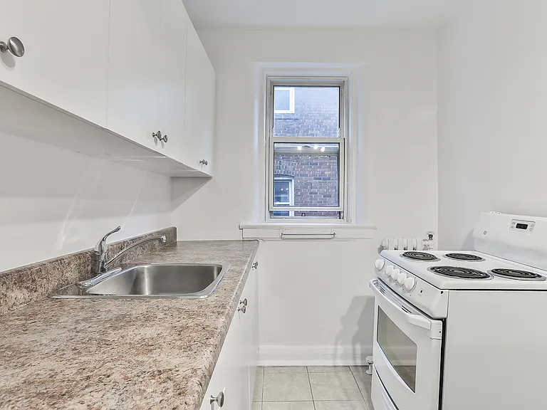 1570 Bathurst St — Photo 14