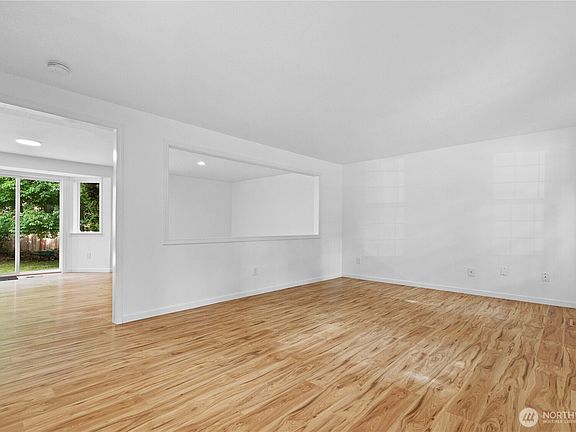 4th image of 16405 95th Avenue Ct E