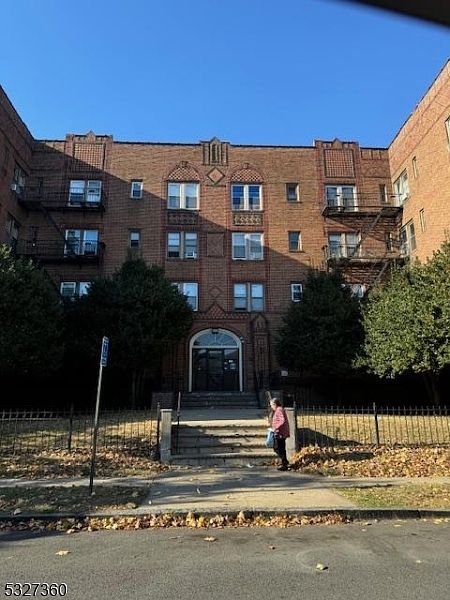 1st image of 433 Lincoln Ave #C001