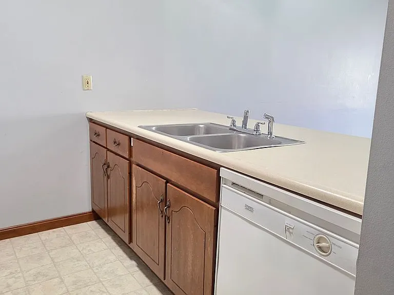 629 Potomac Ct — Photo 6