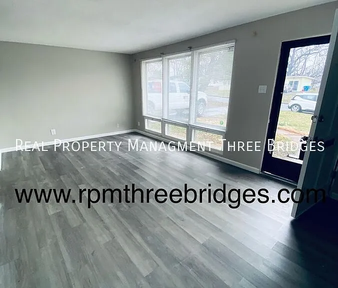 28 Redwood Dr — Photo 3