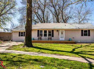 2303 Tuttle Cir, Manhattan, KS 66502