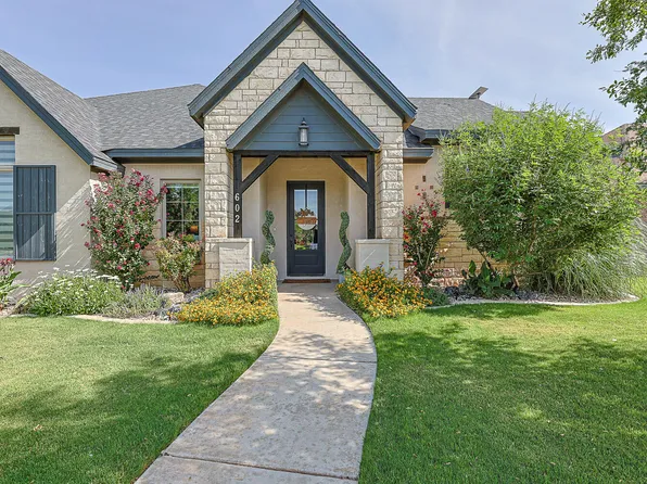 602 N 10th St, Wolfforth, TX 79382
