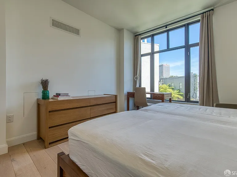 875 California St #403 — Photo 43