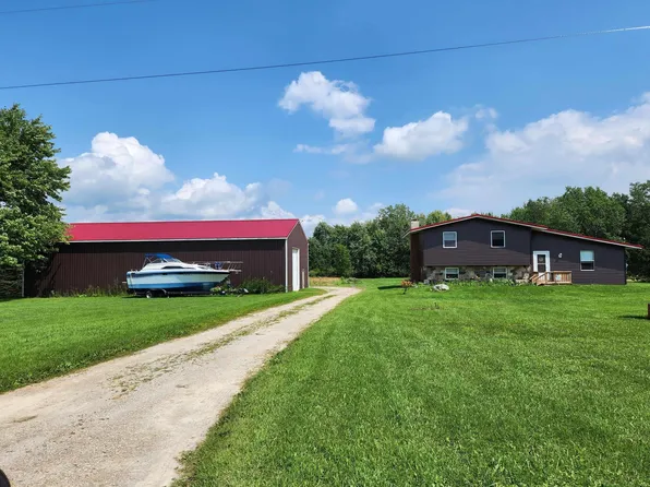 4380 Quain Rd, Emmett, MI 48022