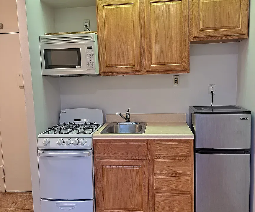 216 W 100th St #1215