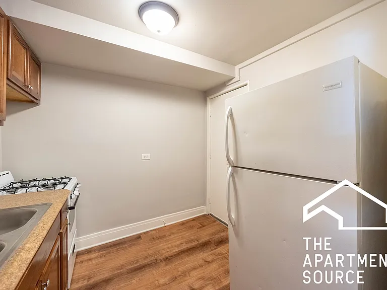 5736 N Winthrop Ave #1 — Photo 6
