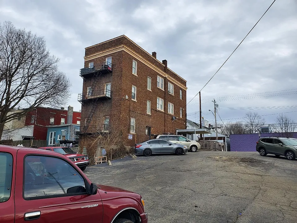 Building Photo 3