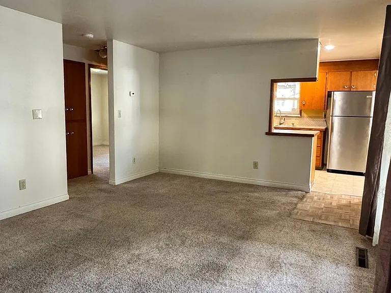 702 S 20th Ave — Photo 5