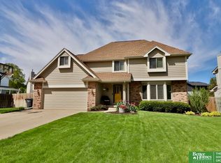 904 Joseph Dr, Papillion, NE 68046