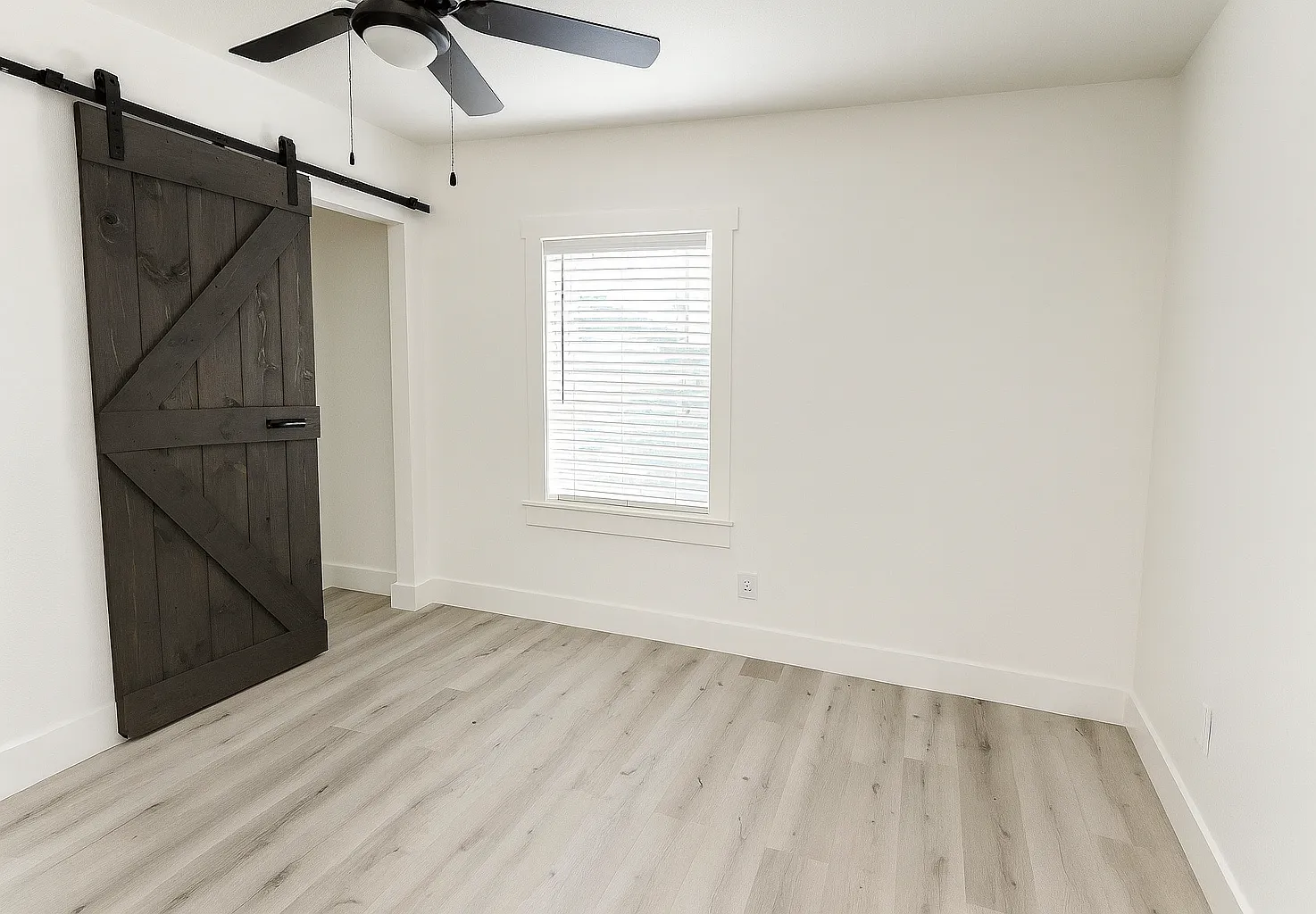 2 bed, 600 sqft, $2,200 — Photo 3