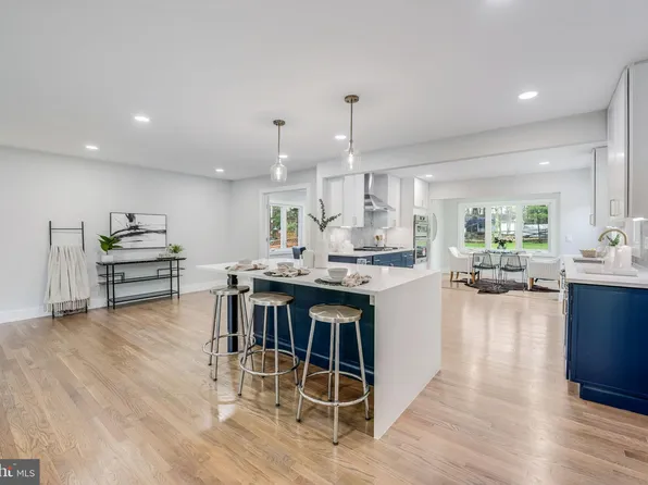 9307 Saint Marks Pl, Fairfax, VA 22031