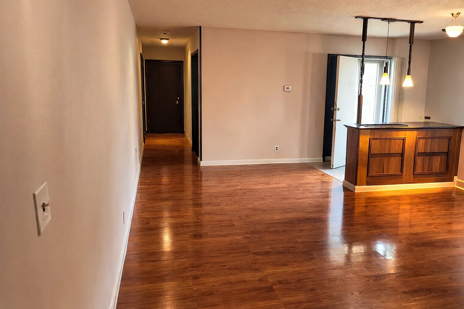 3 bed, 960 sqft, $1,600 — Photo 3